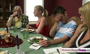 MILF Rides - دیپلم کامل چهره عکسهای سکس سوپر Brunettes Athletic MILF - قسمت 2