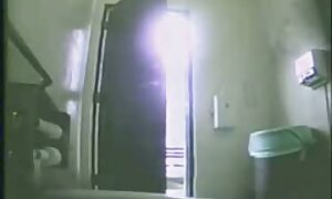نماینده عمومی بلوند پس از لعنتی در خارج از عکس سکسی اماتوری ایرانی منزل ، از پلیس فرار می کند