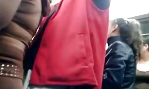 نوجوان خجالتی ، تا زمان تقدیر کاملاً مورد رضایت واقع شود. لب به لب کلیپ سوپر پورن حباب.