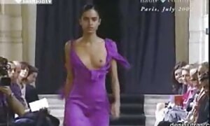 جینا عکس سکسی با جوراب ساق بلند روباه