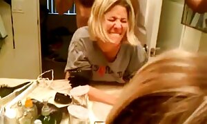 پیشخدمت MILF مشاعره بزرگ fuck فیلم سکس قابل دیدن دیک